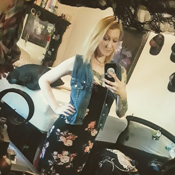 Meet your Posher, Makiela - Picture 1 of 1